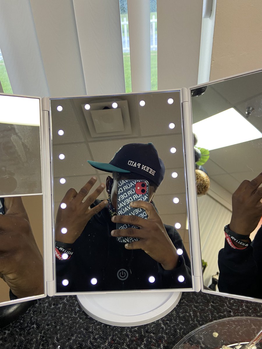 otisthegod4's tweet photo. Im social distancing 🤧🥱
#BeenPaid https://t.co/Sb3yOUbLwg