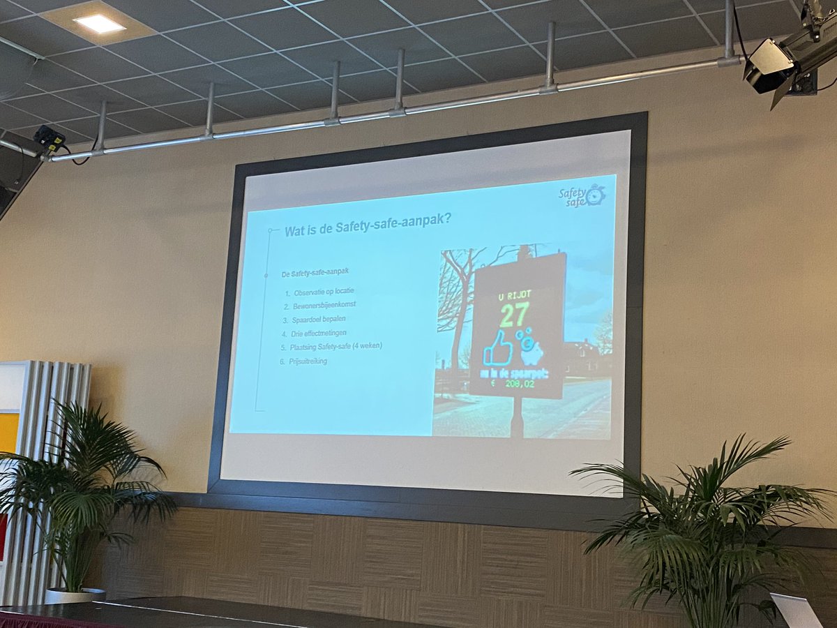 Vanavond samen met bewoners de start van het project Safety Safe in de Julianastraat te Tholen. Via een spaarpaal gaan we positief gedrag belonen om zo te sparen voor een leuk lokaal doel in de wijk #nudging