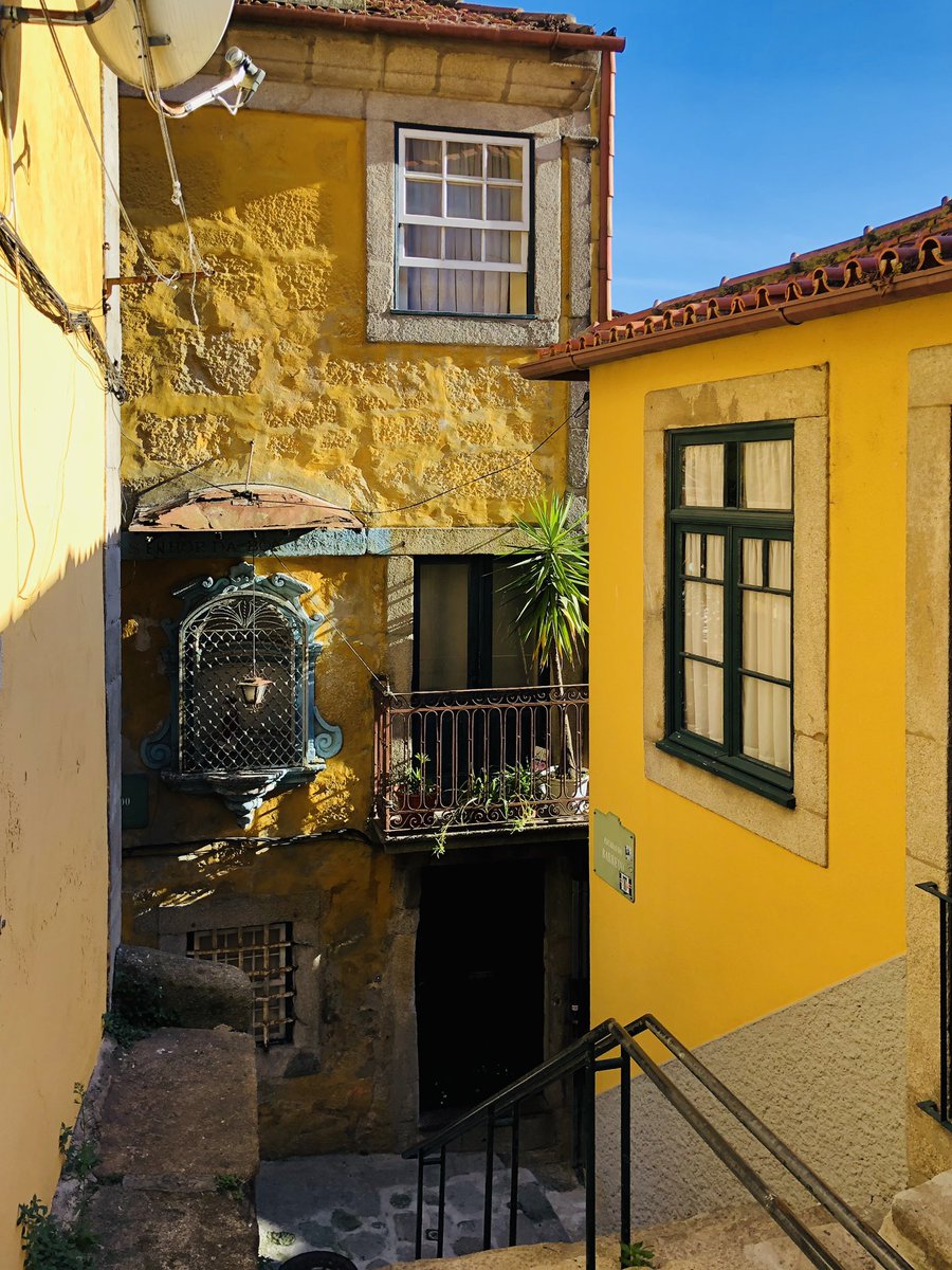 SeiinLeipzig's tweet photo. One of the best things to do in Porto is to UTTERLY TOTALLY COMPLETELY GET LOST in the old town and fall in love with it. 

Not a single building is perfect. It’s full of scars and cracks. It’s real, authentic, nostalgic, beautiful and MAGICAL, yet it’s beyond all these words. https://t.co/1xH4ArcfvF