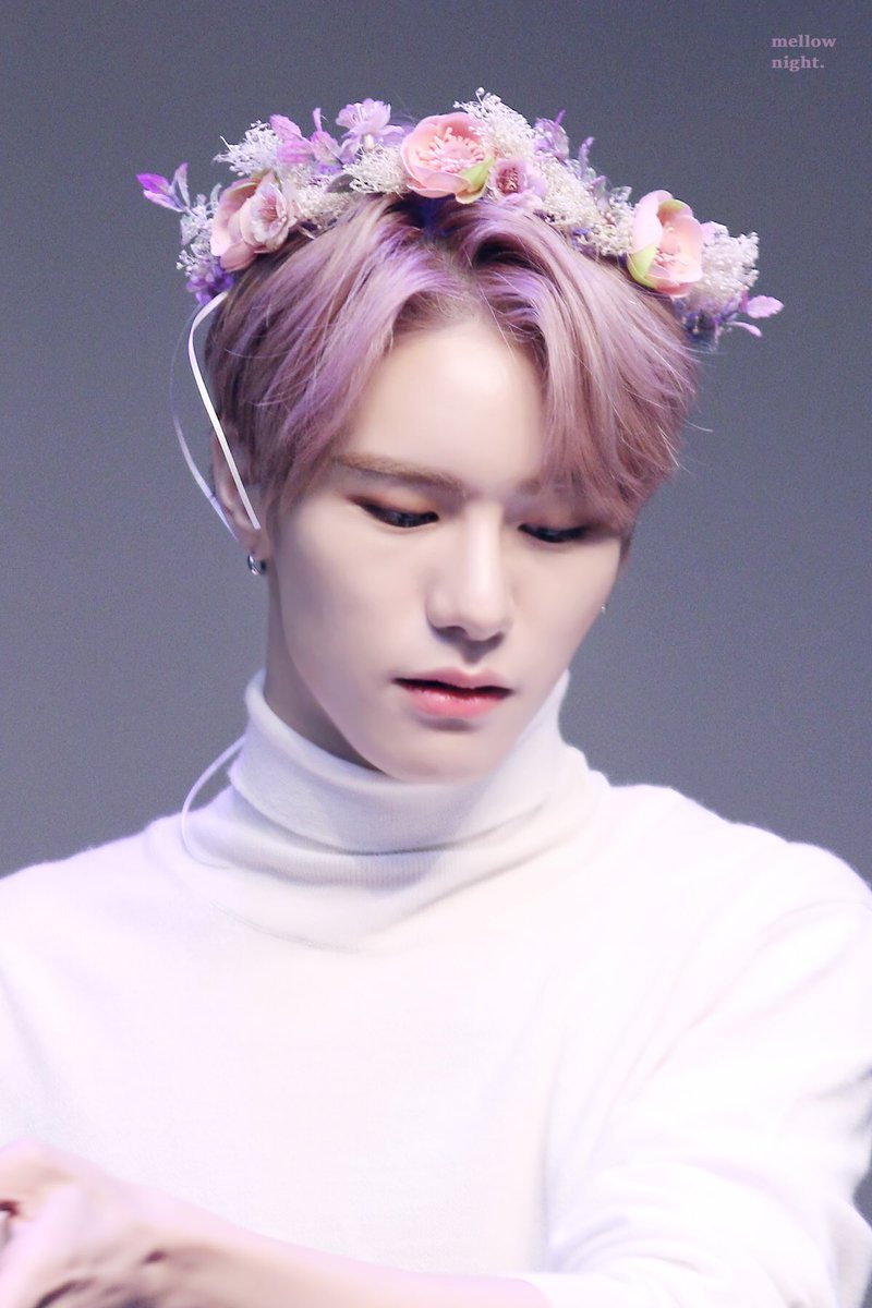 Seungsik in a white turtleneck plus flower crown?? EVEN MORE DEVASTATING
