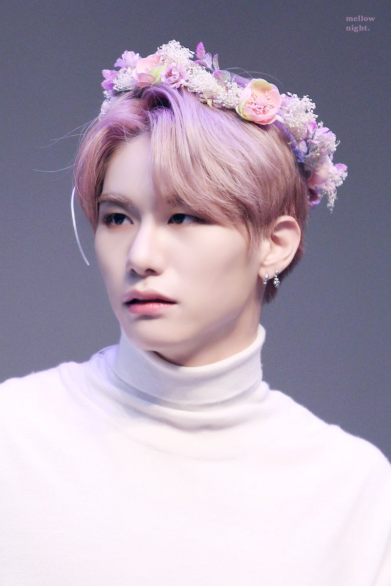 Seungsik in a white turtleneck plus flower crown?? EVEN MORE DEVASTATING