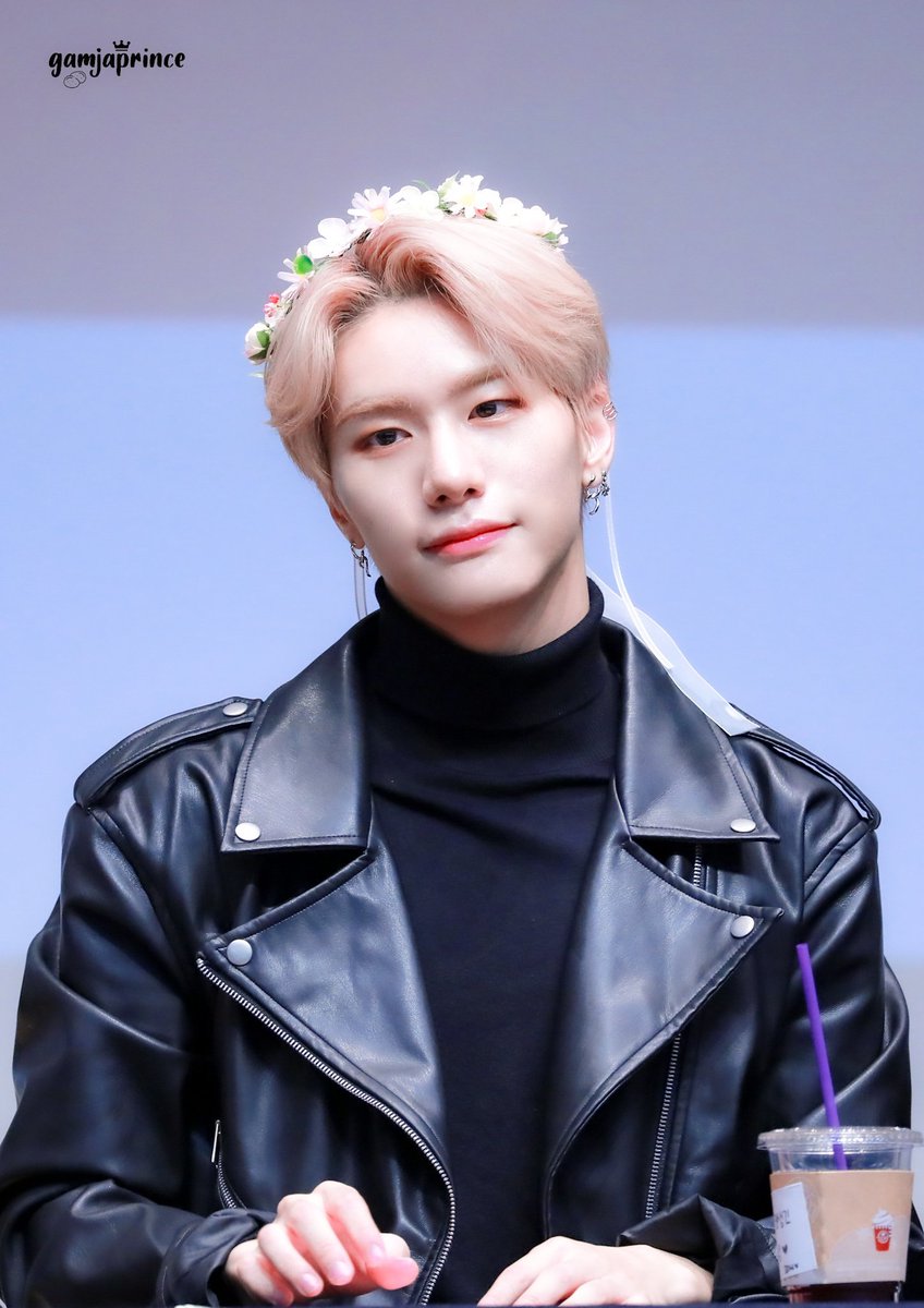 seungsik in a leather jacket plus flower crown??? DEVASTATING