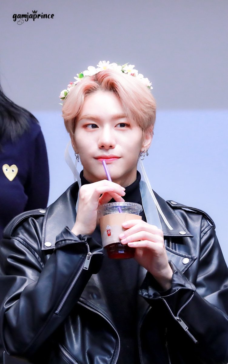 seungsik in a leather jacket plus flower crown??? DEVASTATING