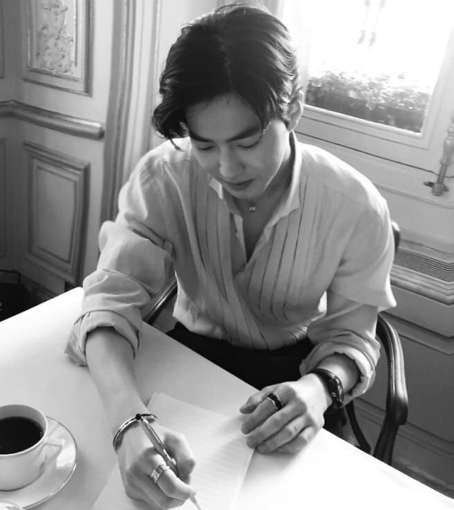 hourlyEXOVET's tweet photo. 👀🖤
#suyeri #exo #redvelvet #exovet #hourlyexovet #suho #yeri https://t.co/wSR02US4eI