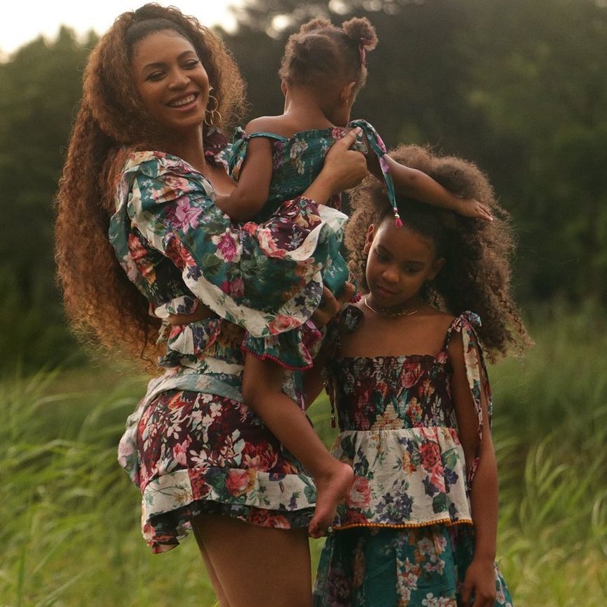motherdrumhaf's tweet photo. It's the brown skins for us
This song and the video are testaments to the power of Art to heal, break stereotypes, imbue self confidence, and teach truths.
And those are the stories that need retelling.
#BROWNSKINGIRL #modhafest2020 #healingarts #motherdrum #art #mentalhealth https://t.co/9fGH36WXO9