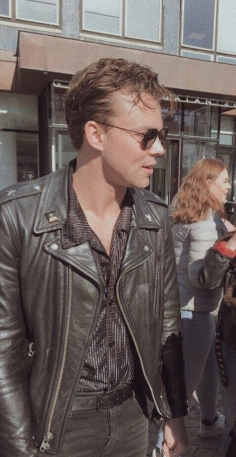 Ashton Irwin and Calum Hood in leather jackets because I miss Cashton; a thread