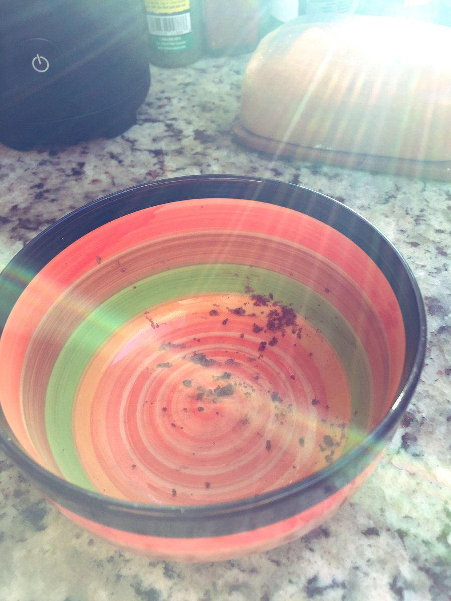 NakedPrimate's tweet photo. Reason I love rural life #101: Heard door open & close while on a call, figured postie dropping things off late, turned out to be mystery cake-fairy who somehow magically knew what I needed after 11hrs of zoom calls ๐คฃ๐ฅฐ #randomkindness #thankyoucakefairy #whatcake https://t.co/Olhfpt7aoj