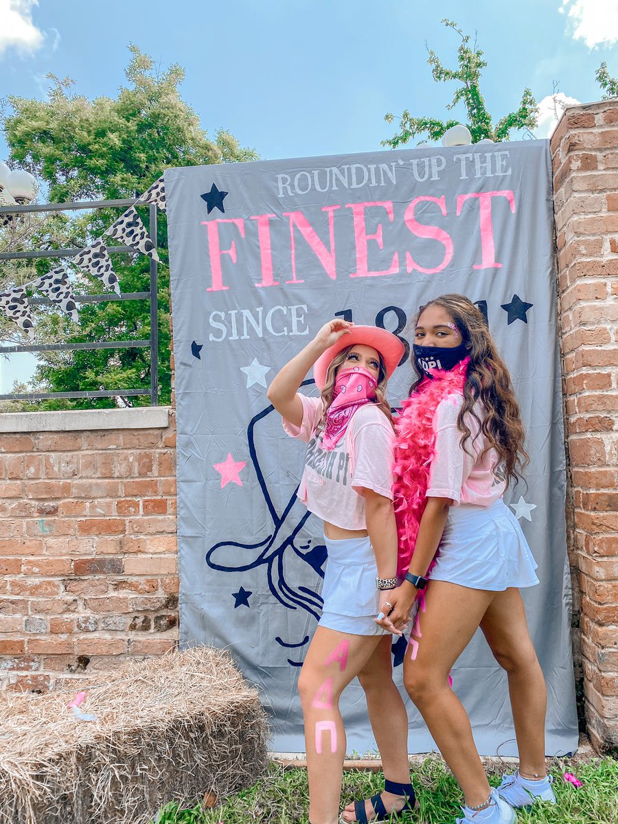 hallodesiree10's tweet image. 𝕎𝕣𝕒𝕟𝕘𝕝𝕖𝕕 𝕦𝕡 𝕥𝕙𝕖 𝕓𝕖𝕤𝕥! Fall ‘20 you are already so loved! #firstandfinest #goadpi