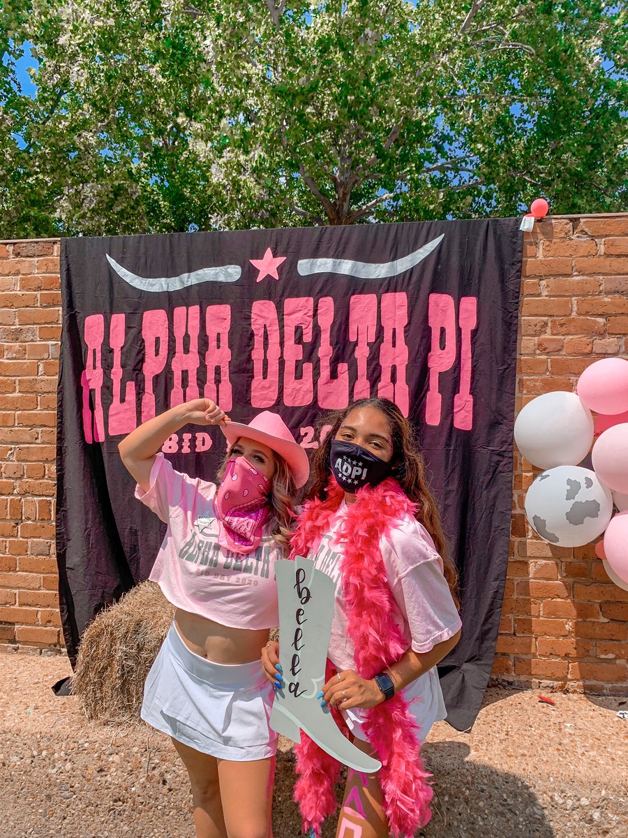 hallodesiree10's tweet image. 𝕎𝕣𝕒𝕟𝕘𝕝𝕖𝕕 𝕦𝕡 𝕥𝕙𝕖 𝕓𝕖𝕤𝕥! Fall ‘20 you are already so loved! #firstandfinest #goadpi