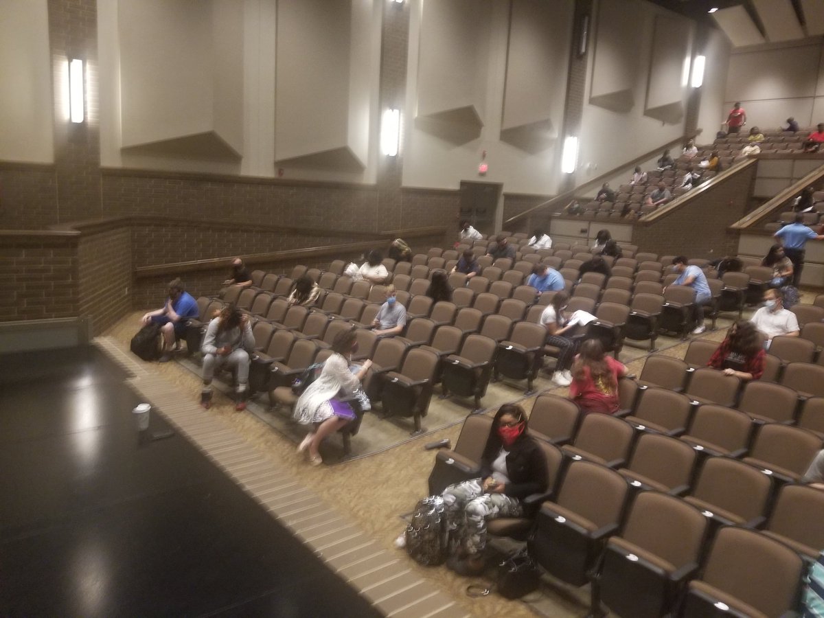 DrJeffGiovanni's tweet photo. The Class of 2021 has set a great tone for the beginning of this unprecedented school year! They have been patient, courteous and extremely mature all day long! Kudos to them &amp; their parents for trusting us to educate &amp; take care of them! #OTR #STEMulation #MasksOn #GreatStudents https://t.co/4ZNhnX27Jb