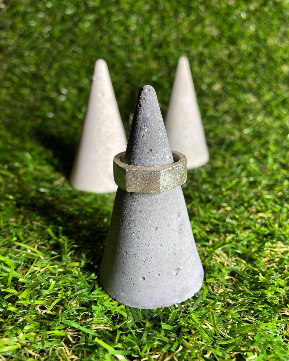 LostBoyBling's tweet image. Love this textured babe, carved for a loved one 🖤
#LostBoyJewellery
#bespokeringdesign #customringdesign #customringsuk #signetring #925sterlingsilver #925silver #Texturedsignet #jewellerydesign #jewellerydesigner #jewellerydesignersofinstagram #jewelrydesigner #thelostboys