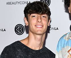 EmptyAnesthesia's tweet image. Cishets be like he's hot have my babies😍🥵😭🥵😍😭
Then it turns out its this childpisser