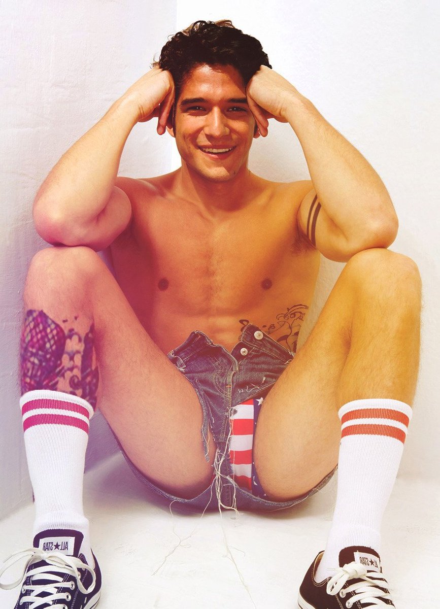 Tyler Posey shirtless & underwear selfies #TylerPosey #male #gay #hunks...