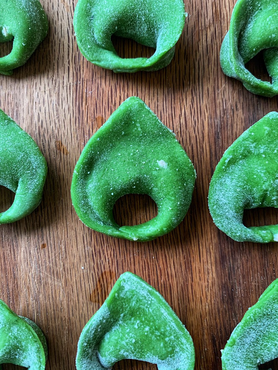 pasta_pici's tweet photo. Perfecting my tortellini talents this evening! These are filled with mortadella, ricotta &amp; parmigiano 🌿💫🤘🏻

#pici #cardiff #freshpasta #pastafresca #comingsoon #spinach #gogreen #cardiff #lunch #makeathome https://t.co/ignDOh156t
