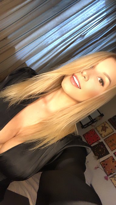 selfie time 🤳🏼💁🏼&zwj;♀️ https://t.co/fDOKX79pNo