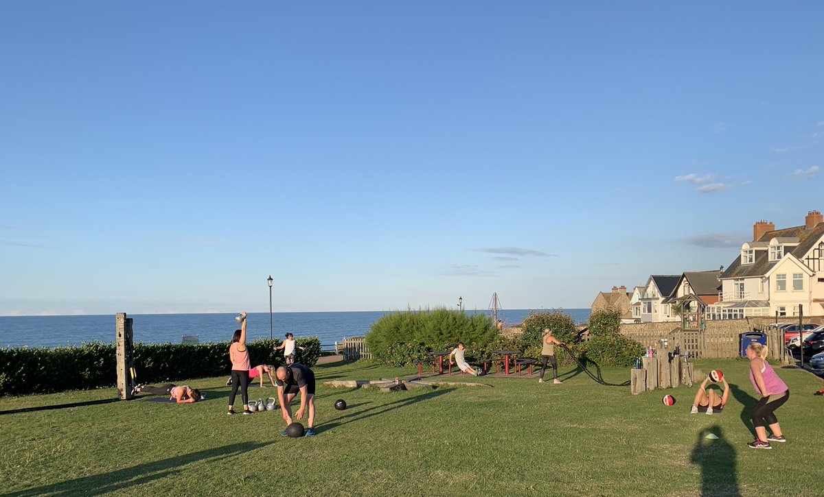 Another bright sunny ☀️ monday Fit Club #fitclub #sheringham #monday #exercise #fitness #outdoors #classes #fun #toning #fitnessclass #circuit 💪💪💪