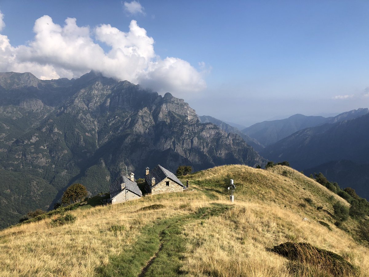 fisler's tweet photo. Am Wochenende die @meteoschweiz Partnerstation „Trontano / Mottac“ von @ArpaPiemonte besucht. Sie steht an einem tollen Platz im Herzen des #ValGrande #Nationalparks bei der #AlpeMottac. Hier schläft man ruhig und einsam 😉 https://t.co/xt7wgcbsgP