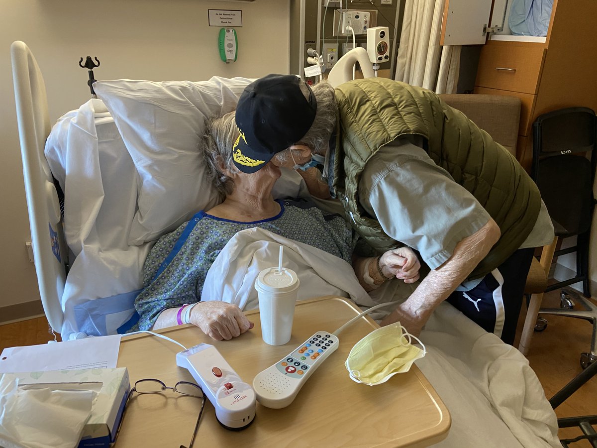 6/ She was only a recently a Minnesotan, but the Mn medical system took excellent care of her & is still taking care of my 92-year-old dad, who is bereft without his partner of 63 years. If you’ve read this far, here’s a photo of them saying goodbye for the last time … U all!