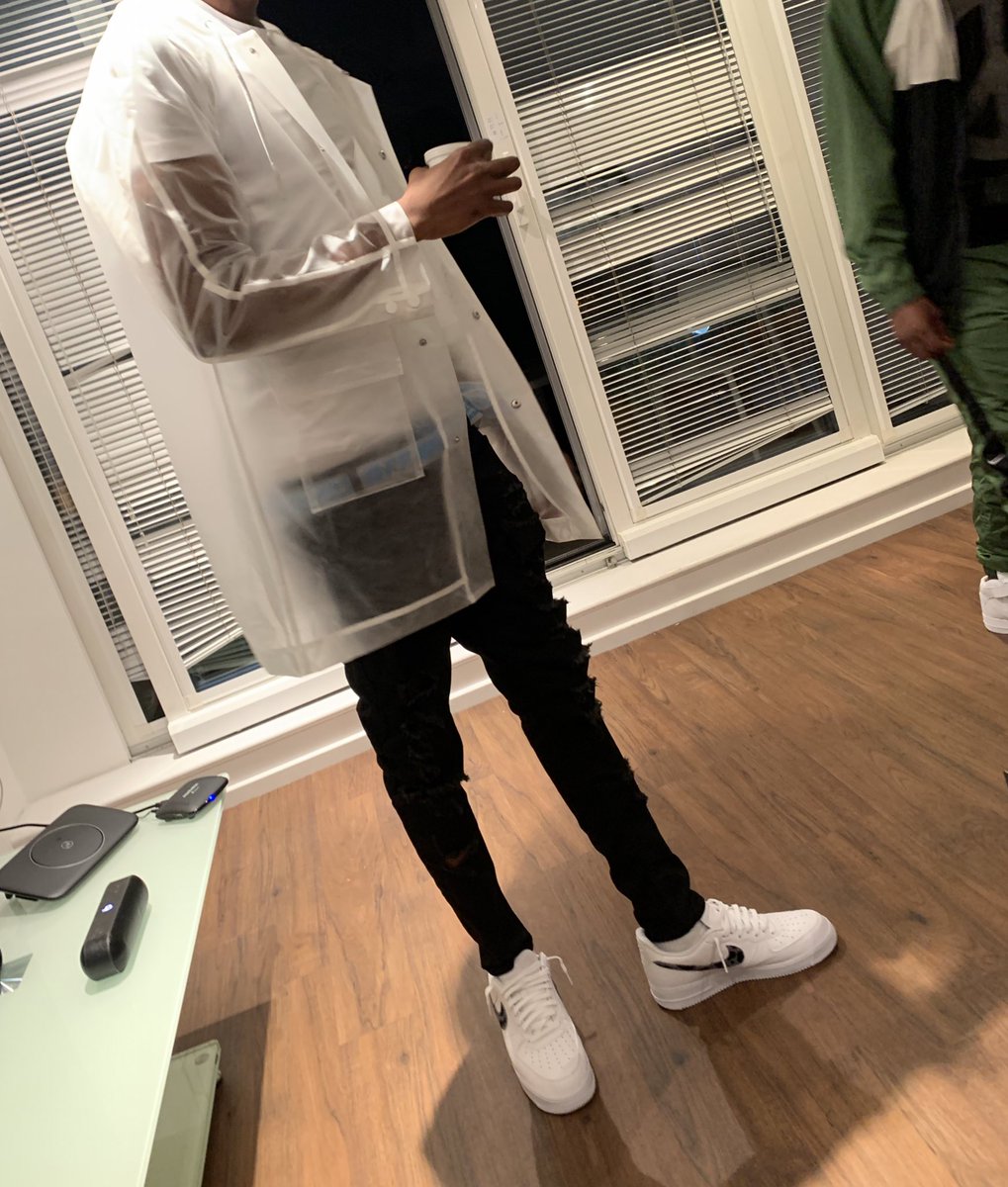 ajfromthebl's tweet photo. Way too fly to hop the fence fuck it I’ll do the time ! https://t.co/Ohr9xrXBBa