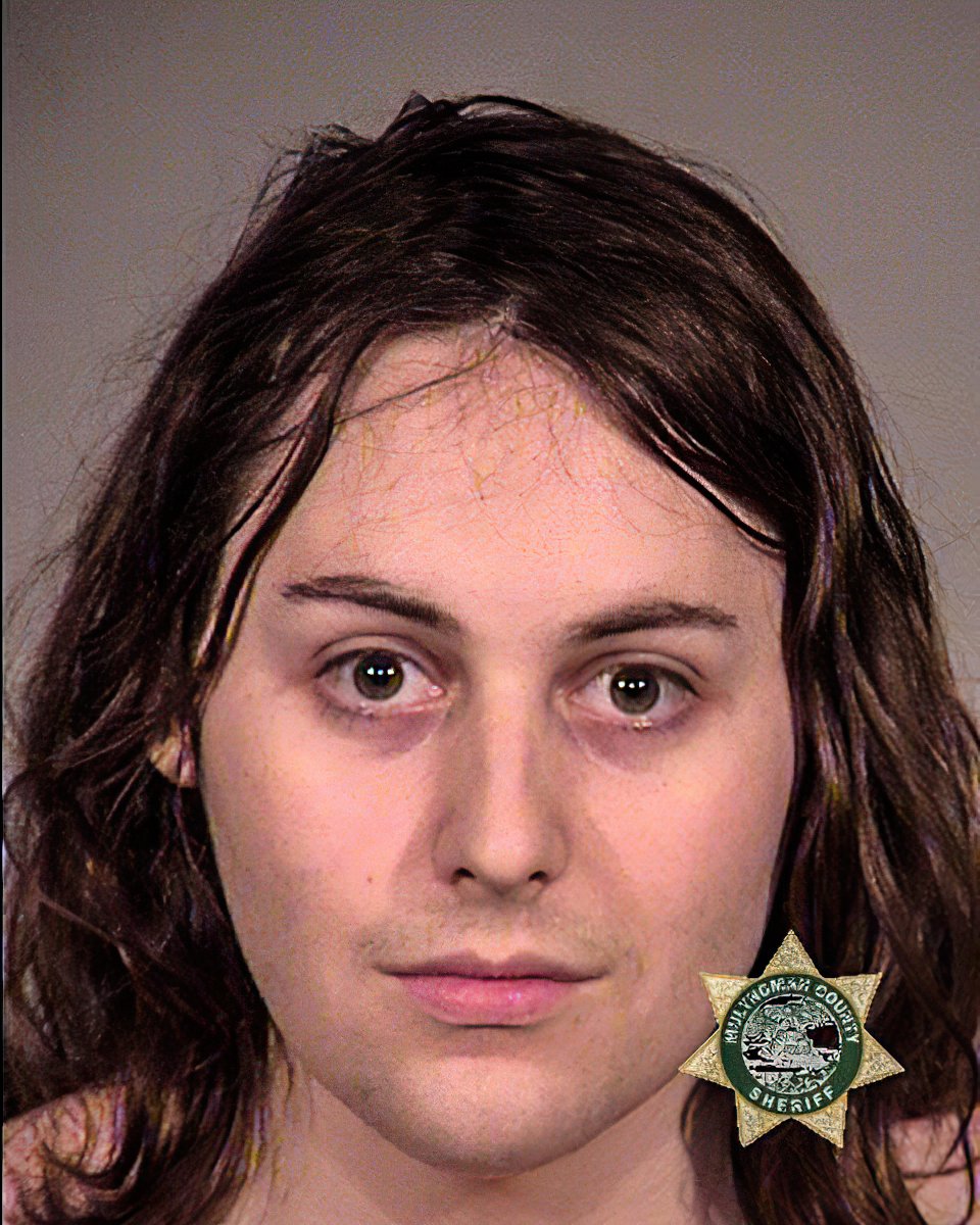 Elle Archer, formerly known as Logan Archer, was arrested at the violent  #antifa riot in Portland. The 24-year-old transsexual singer is charged w/felony riot, disorderly conduct & more. She was quickly bailed out.  #PortlandRiots  #PortlandMugshots  http://archive.vn/XovLC 