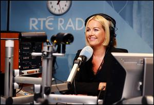 THREAD / Seeing as today,  @RTERadio1 offered us a bit of a throwback by bringing back the  #TodayPK theme on the new  #TodayCB  @TodayRadioRTE - I thought I'd be super geeky and look back at some great jingles and theme songs from RTÉ Radio 1