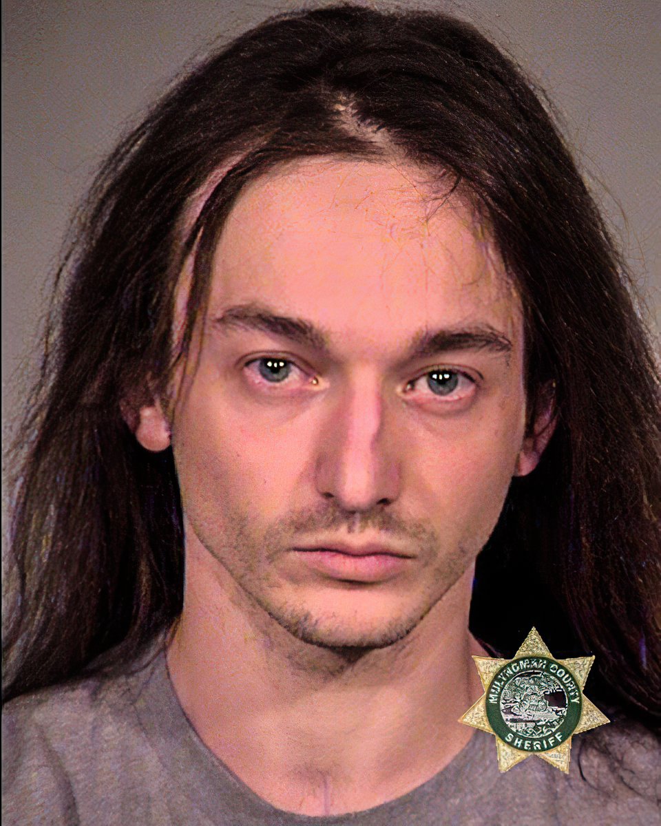 Cameron Cable, 30, was arrested at the violent  #antifa riot in Portland. He's charged w/multiple criminal offenses. He was quickly released without bail.  #PortlandMugshots  #PortlandRiots  http://archive.vn/lGr5V 