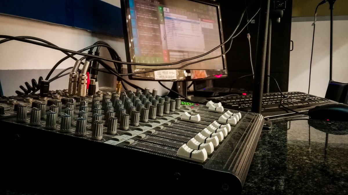 Tenemos la mejor música para hacer más placenteras tu compras en <a href="/trakienganchate/">Traki</a>⚫️🔴.

¡Visitanos! somos #simplementetuestilo 🔥😎.

#traki #siemprecontigo #enganchate #venezuela #shopping #radio