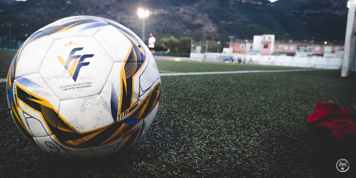 🔛 Després d'una pausa molt més llarga del que és habitual, el C.F. Simat torna a xafar la gespa del Municipal! 💛💙⁣

#Simat #COVID19 #SentimentGroguet #PrimeraRegional