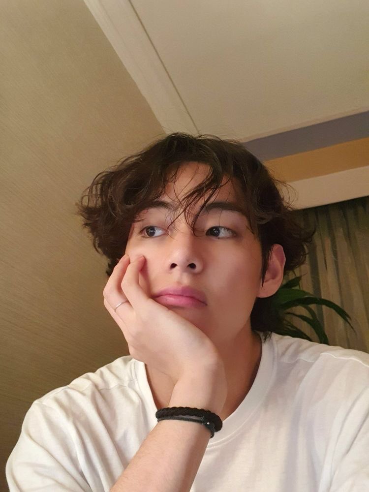 taehyung’s curly hair — a thread