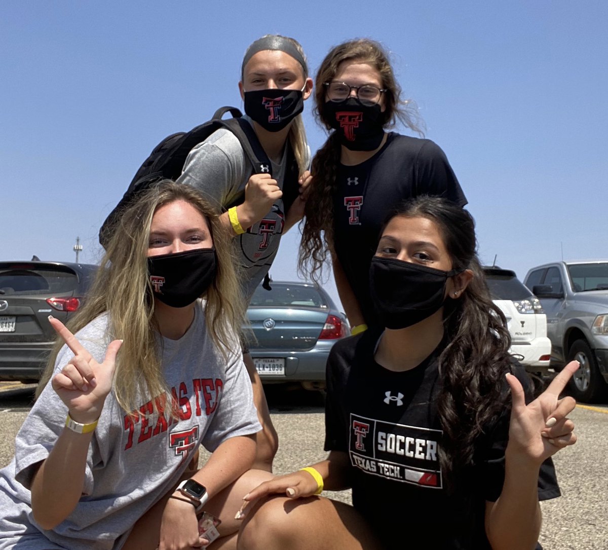 TexasTechSoccer's tweet photo. 𝗛𝗮𝗽𝗽𝘆 𝗳𝗶𝗿𝘀𝘁 𝗱𝗮𝘆 𝗼𝗳 𝘀𝗰𝗵𝗼𝗼𝗹! 🙌

Let’s get after those books 📚 https://t.co/LbnPWX5MrG