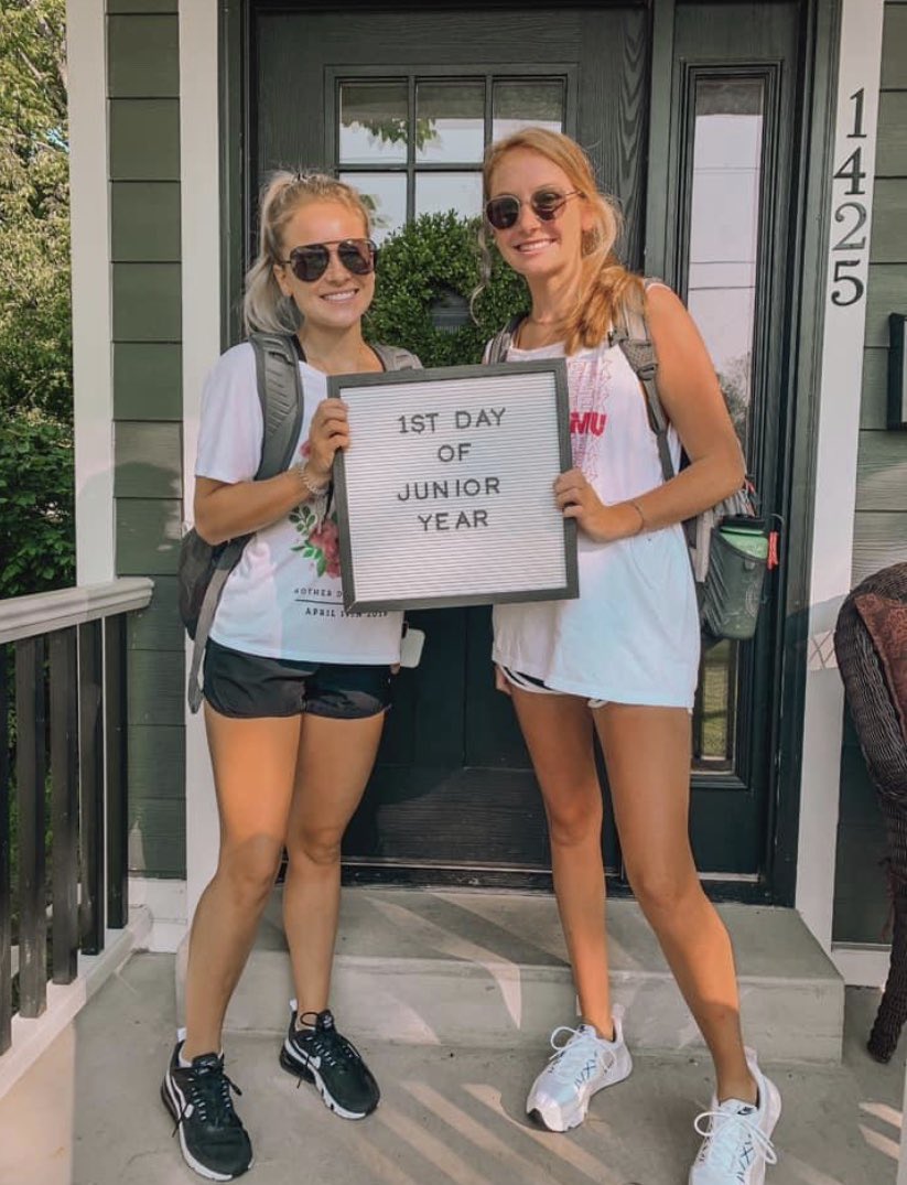 phimuwku's tweet photo. Happy #MuMonday and first day of classes!!! Here’s to another great semester 📚 https://t.co/NNiM8d80ep