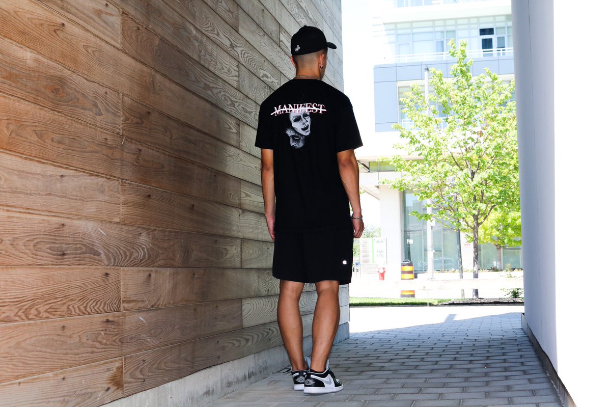 SNCL TEE- in black available on our website manifestclo.ca along with the the full first collection‼️🔥
•
•
•
#outfitsociety #outfitofmiddleeast #trillestoutfit #outfitbrlg #outfitsavant #backtominimal #insaneoutfits #thestreetoutfit #allstreetwear #manifest