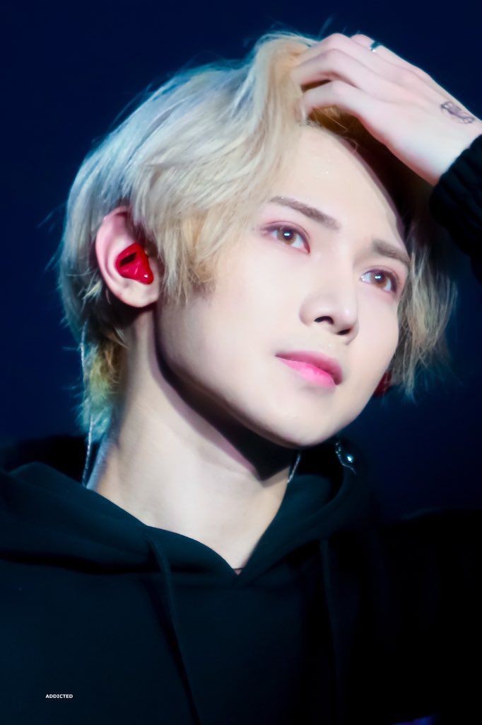 Yeosang is gorgeous but blonde yeosang is a wholeass prince
