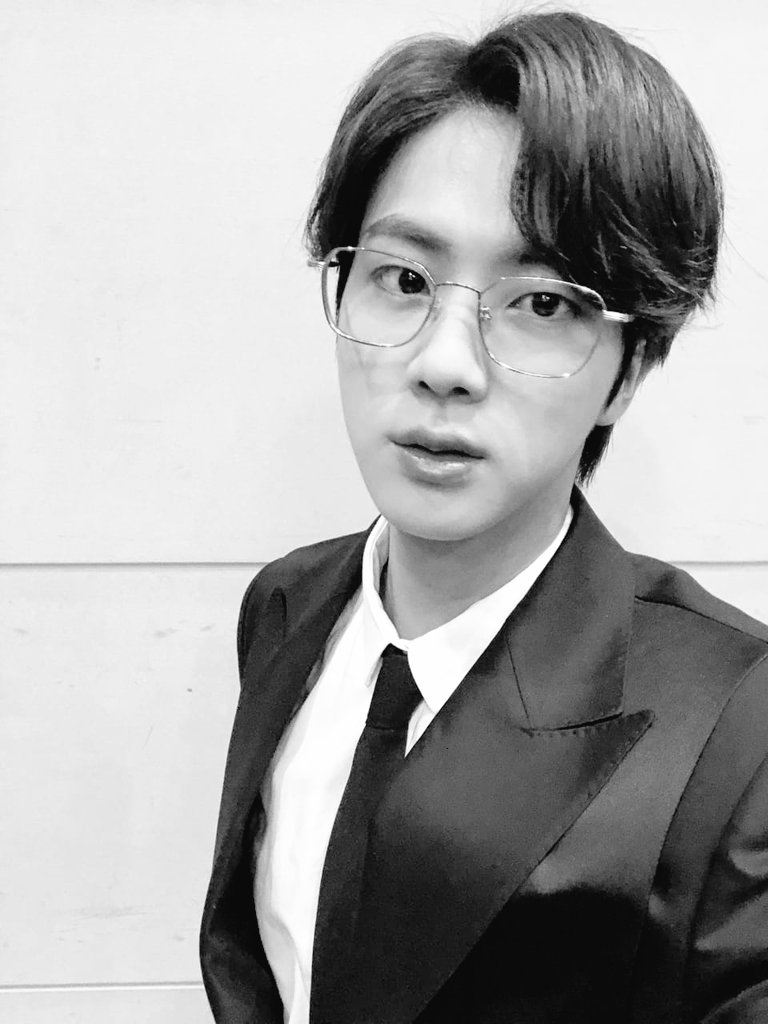 Jin appreciation thread coz he deserves the world and there is no BTS without him,I can& #39;t imagine seeing a BTS without him, he& #39;s like the mother of the group he keeps the mood light with all his jokes and is super talented ,it& #39;s 7 always (credits to the owners of these pictures)