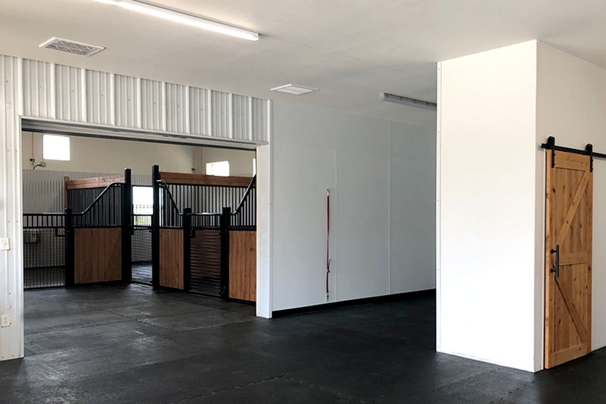 RammFence's tweet photo. Thank you, Ali (@deeppeacefarm & @myhorsetendency), for sending in the photos of your beautifully-finished Tuscany designer horse stalls!
The Tuscany stall door's 2-3/8" on-center wire mesh pattern prevents #horses from getting injured: https://t.co/s7M4NjLIQx
#rammstalls https://t.co/fAm72tR17f