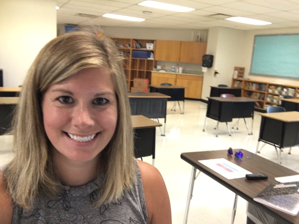 mt5thgrade's tweet image. Welcome back @BexleyMontrose !  I wish there were some kids in these desks, but we had a great day anyway! #bexleybold