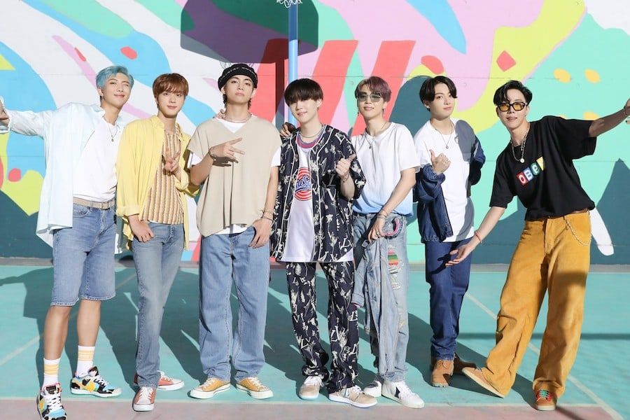 Trận phỏng vấn BTS trên Today Show đang chờ đón bạn khám phá! Nhìn các thành viên của nhóm trả lời câu hỏi từ các khách hàng với thái độ tươi cười và tận tâm, bạn sẽ cảm thấy yên tâm và được truyền cảm hứng! Hãy tìm hiểu thêm về bí quyết thành công của BTS và trải nghiệm trực tiếp những câu chuyện đằng sau cánh gà chiến trường.