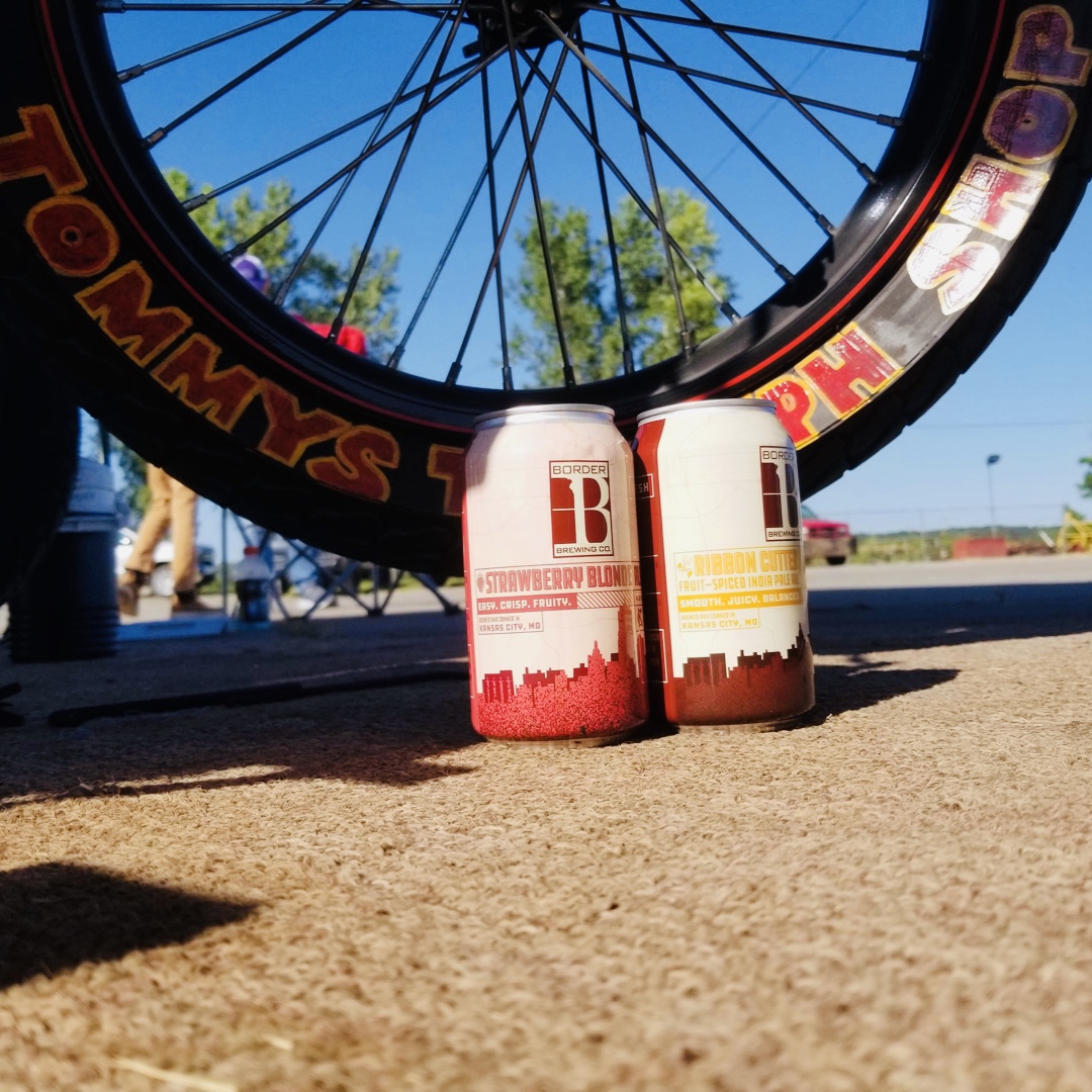 BorderBrewCo's tweet image. Sun’s out, cans out!