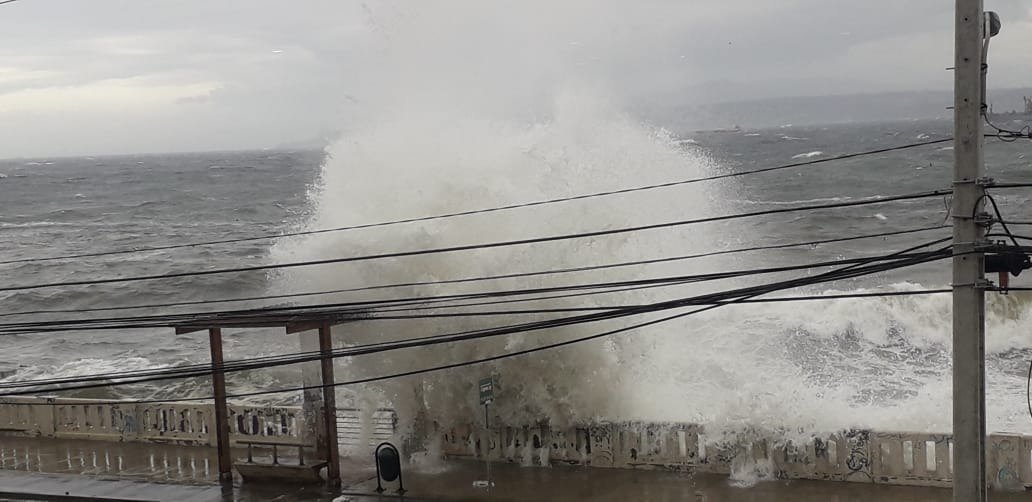 ComunaPdP's tweet photo. #AlertaPdP
[lun 24 bago 2020 16:30] informan voladuras de techos en Playa Ancha y centro de Valparaíso, al menos 3 lesionados... https://t.co/YPe01idwPd