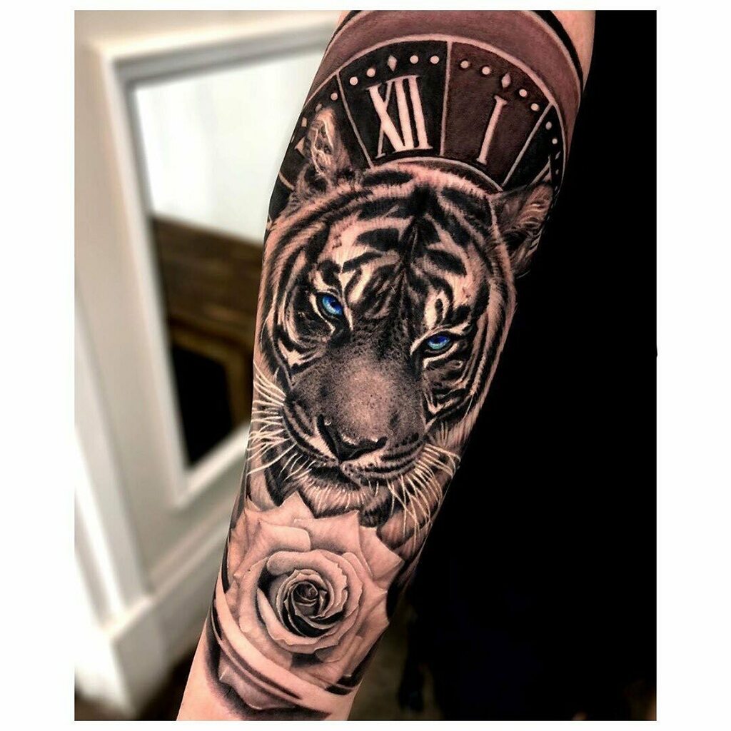 Top 75+ tiger tattoos with flowers best - esthdonghoadian