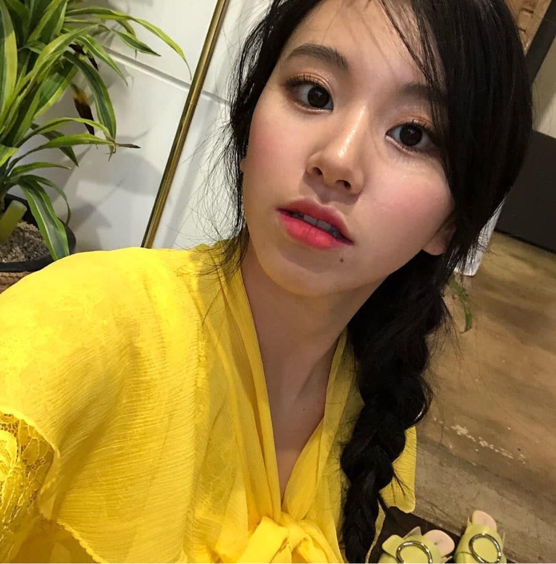 chaefies (chaeyoung selfie’s); a thread