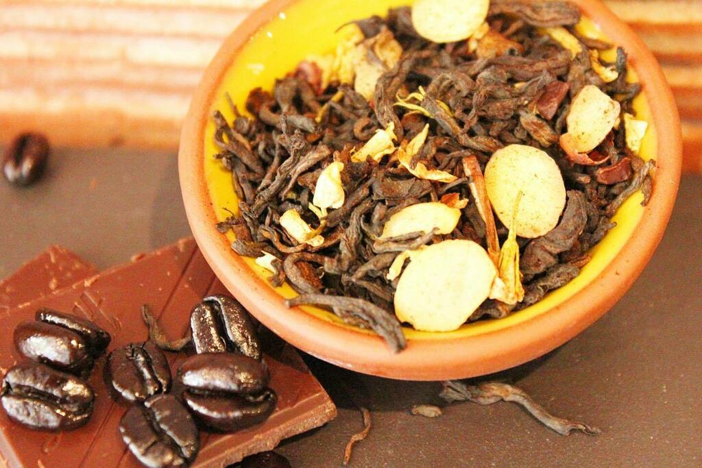 teassential's tweet photo. Our NEW Ethiopian Mocha Pu’Erh tea! A delicious mix of aged tea, coffee, chocolate and almonds!

#teassential #teassentialspecialtyteas #vernonbc #downtownvernon #tea #teashop #shoplocal #puerh #coffee #almond #ethiopianmocha #mocha #agedtea https://t.co/IF5GKlLeOd https://t.co/MHSSU5VoRK
