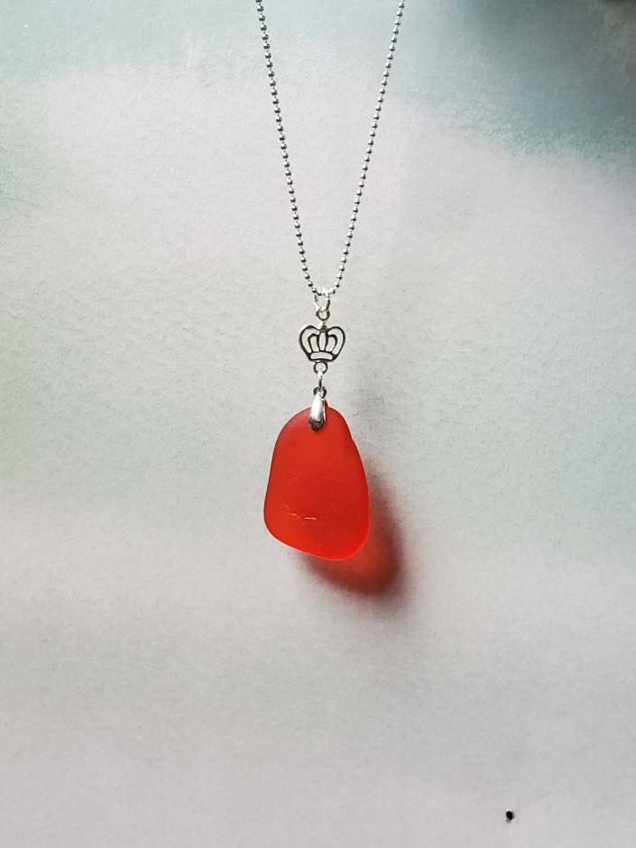 saltedbayonet's tweet photo. This #handmade, genuine patterned red-orange #seaglass, #crown &amp; sterling silver necklace glows in #ultraviolet light! https://t.co/GFVJegiqOo #seaglassjewelry #genuineseaglass #uvseaglass #redseaglass #orangeseaglass #surftumbled #seaglassnecklace #patternedseaglass #beachlife https://t.co/zlDuL7Lm5C