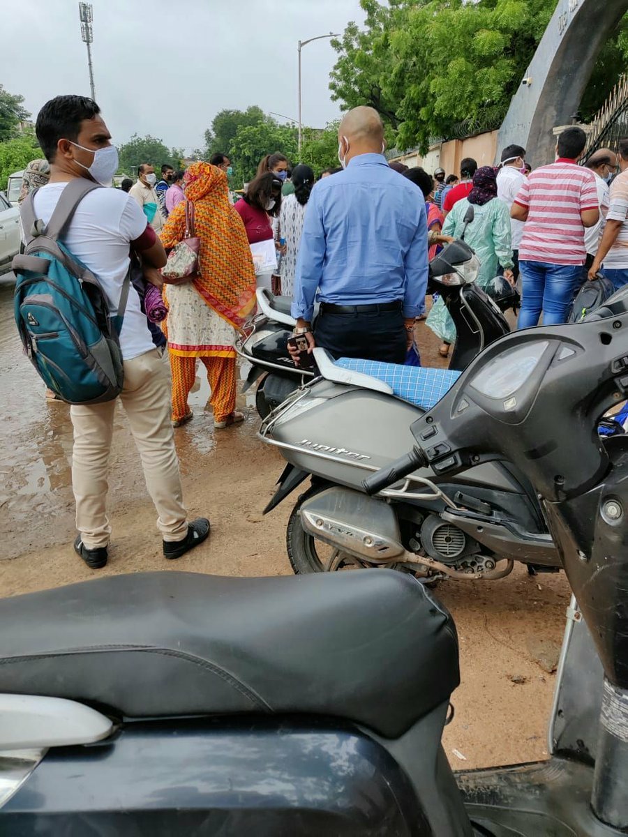 PiyushRj8's tweet photo. #MODIJI_POSTPONEJEENEET
#MODIJI_POSTPONEJEENEET

Here are some pictures of GujCET exam. Look how badly SOP's followed .save students and their parents live too 🙏 

@narendramodi 
@PMOIndia 
@DrRPNishank 
@Swamy39 
@AmitShah 
@MoHFW_INDIA 
@EduMinOfIndia https://t.co/zbS58058zA