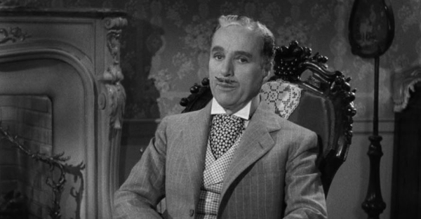 JPRoscoe76's tweet photo. #CriterionAugust Chaplin has a killer role. Monsieur Verdoux (1947) reviewed on #BasementRejects

THE RATING: https://t.co/C35qwKgeeU

#MonsieurVerdoux #CharlieChaplin #Criterion #CriterionCollection #MovieReviews #Movies #IWatchMovies https://t.co/q99skxck3d