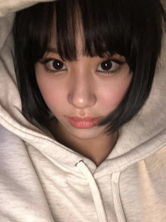 chaefies (chaeyoung selfie’s); a thread
