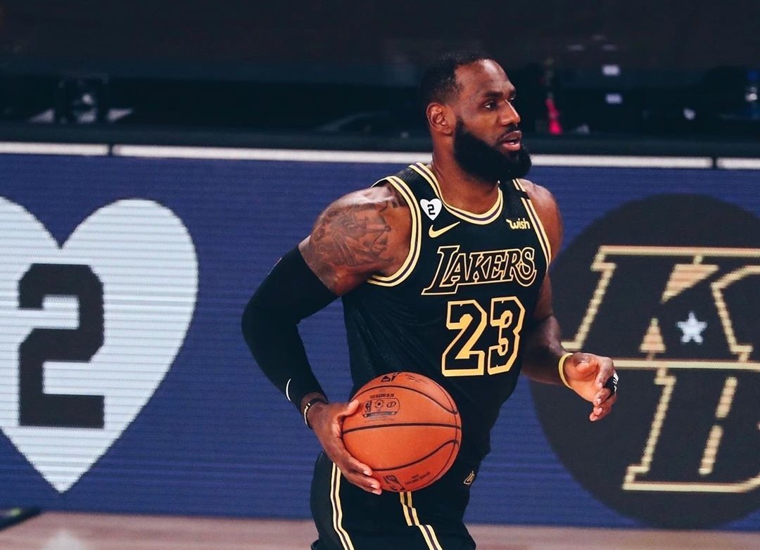 This the type of half that makes you believe LeBron is still in his prime in year 17+... He's phenomenal. Seems to have found his first step and burst and he will never cease to amaze me with his passing ability. #KingJames #NBA