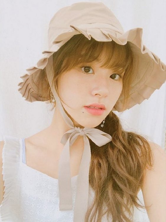 chaefies (chaeyoung selfie’s); a thread