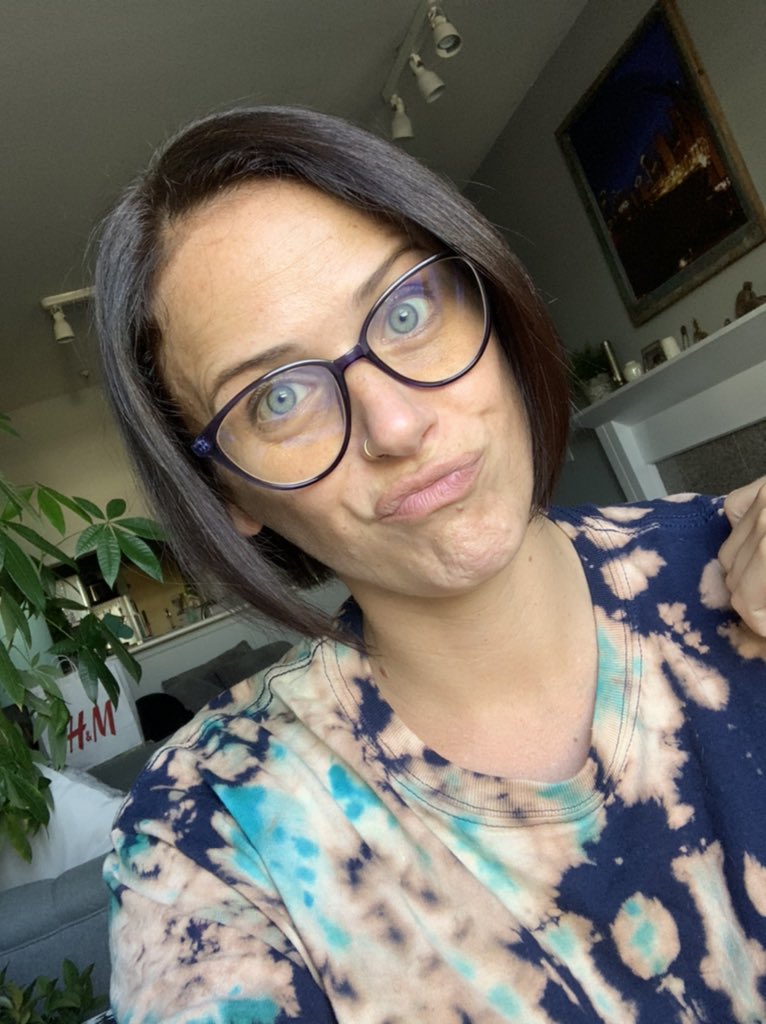 EliseToplass's tweet photo. What happens when you’re kinda bored, you make a funny faced selfie and post it on social media... 🙃 #yourewelcome https://t.co/neixHmnugW