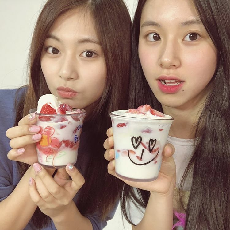 chaefies (chaeyoung selfie’s); a thread